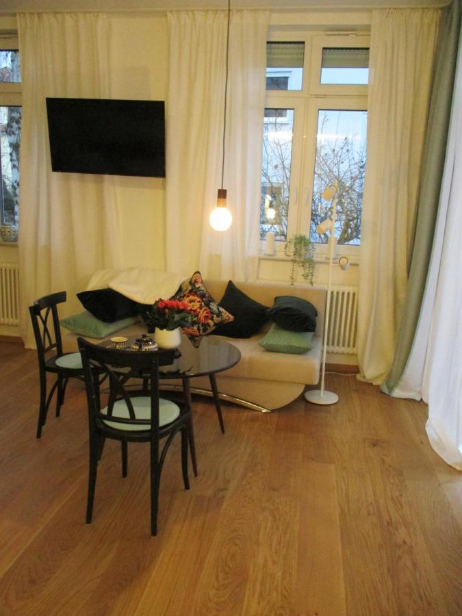 Apartment Am Apfelbaum Ройтлинген Екстериор снимка