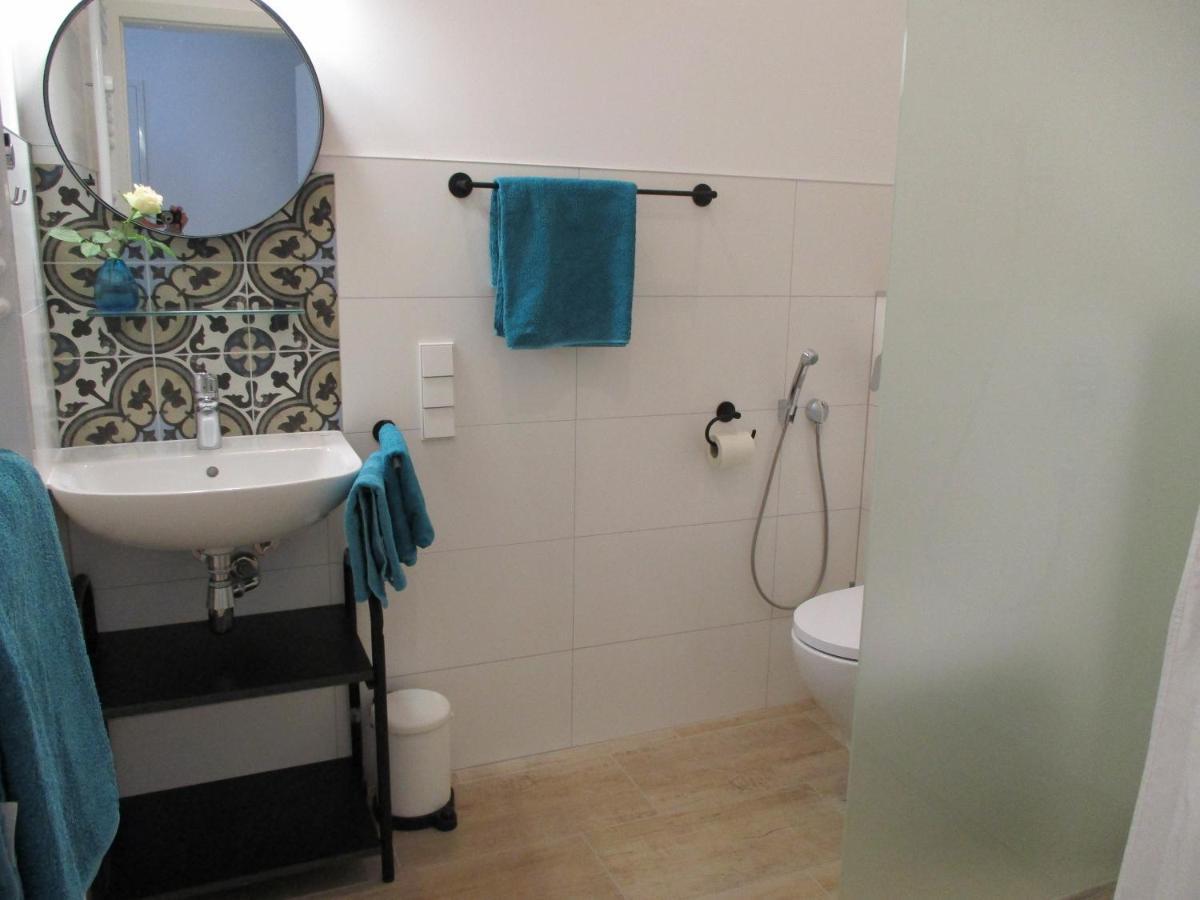 Apartment Am Apfelbaum Ройтлинген Екстериор снимка