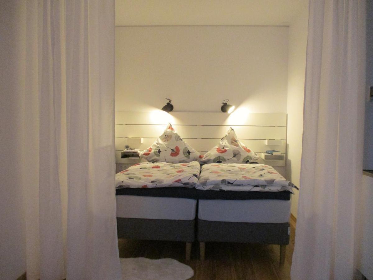 Apartment Am Apfelbaum Ройтлинген Екстериор снимка