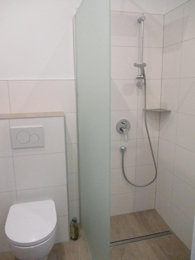 Apartment Am Apfelbaum Ройтлинген Екстериор снимка